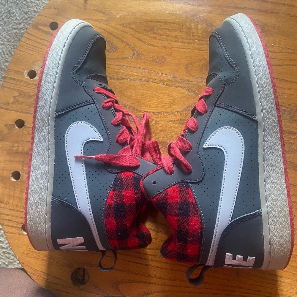 Nike Black and Red‎ Plaid High-Tops 7Y - Picture 3 of 6